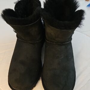 Women's Black Shearling Boots In The Ugg Style